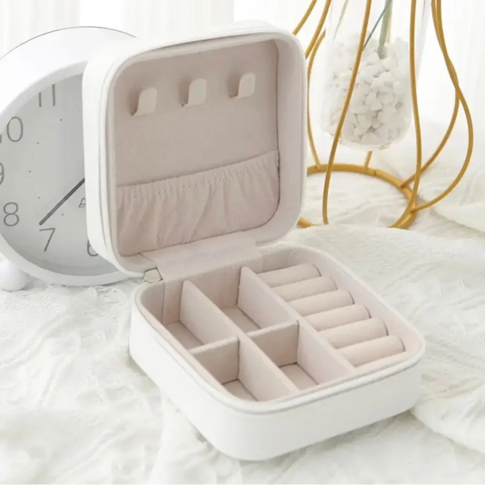 NWT travel jewelry box storage case for rings, earrings, necklaces vegan leather